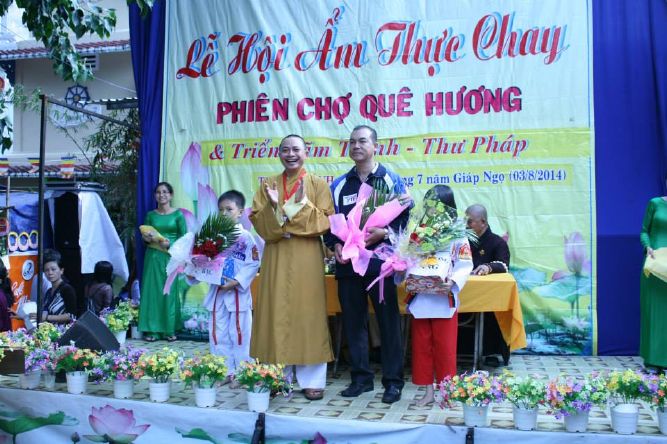 TP.HCM: Trao kỷ Lục Kinh Thư Pháp Vu Lan và Lễ Hội Ẩm Thực Chay Chùa Thiên Chánh