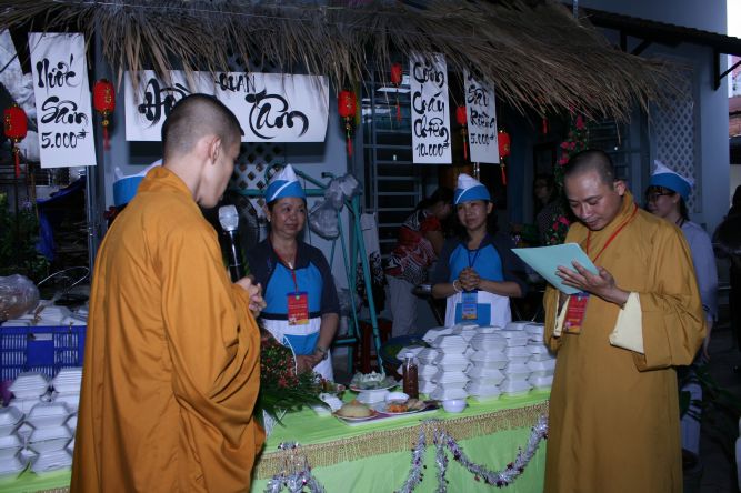 TP.HCM: Trao kỷ Lục Kinh Thư Pháp Vu Lan và Lễ Hội Ẩm Thực Chay Chùa Thiên Chánh