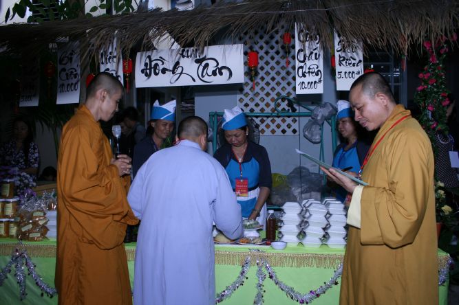 TP.HCM: Trao kỷ Lục Kinh Thư Pháp Vu Lan và Lễ Hội Ẩm Thực Chay Chùa Thiên Chánh