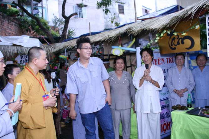 TP.HCM: Trao kỷ Lục Kinh Thư Pháp Vu Lan và Lễ Hội Ẩm Thực Chay Chùa Thiên Chánh