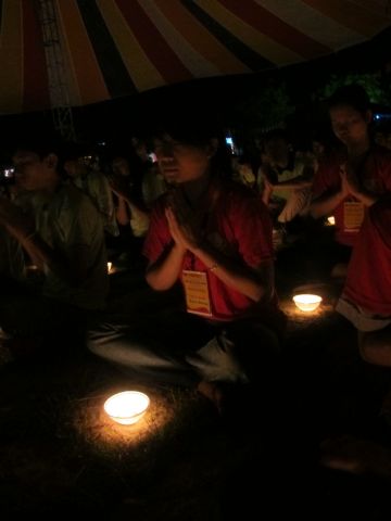 Đồng Tháp: Lung linh ngọn nến tri ân tại chùa Quê Hương