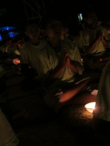 Đồng Tháp: Lung linh ngọn nến tri ân tại chùa Quê Hương