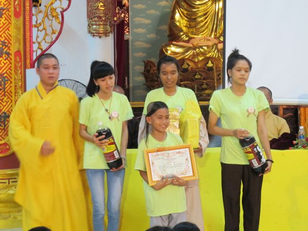 Đồng Tháp: Đong đầy cảm xúc lễ bế mạc khóa tu Tuổi trẻ &amp; Cuộc sống lần VII