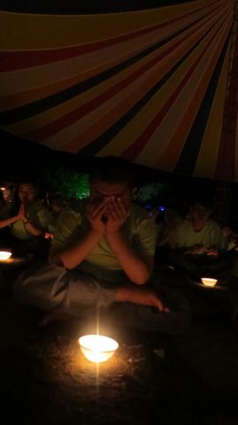 Đồng Tháp: Lung linh ngọn nến tri ân tại chùa Quê Hương