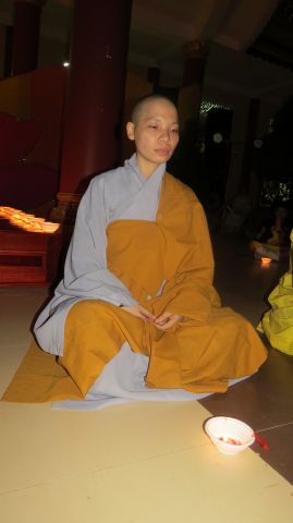 Đồng Tháp: Lung linh ngọn nến tri ân tại chùa Quê Hương