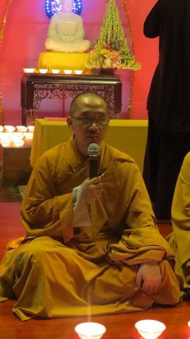 Đồng Tháp: Lung linh ngọn nến tri ân tại chùa Quê Hương