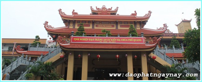 TP. HCM: Quan Âm tu viện cúng dường trường hạ