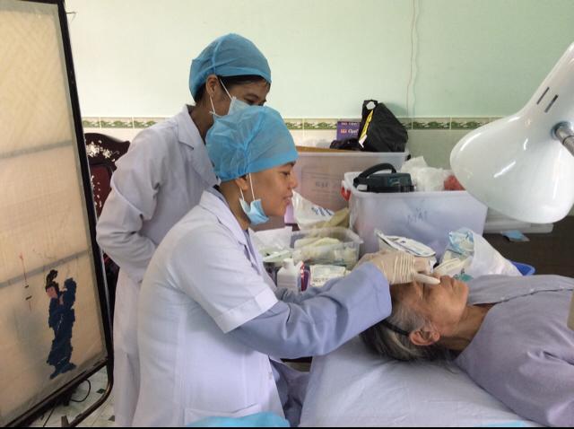 Hội chữ thập đỏ Chùa Long Tuyền cúng dường trường hạ