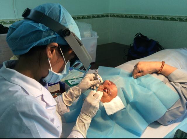Hội chữ thập đỏ Chùa Long Tuyền cúng dường trường hạ