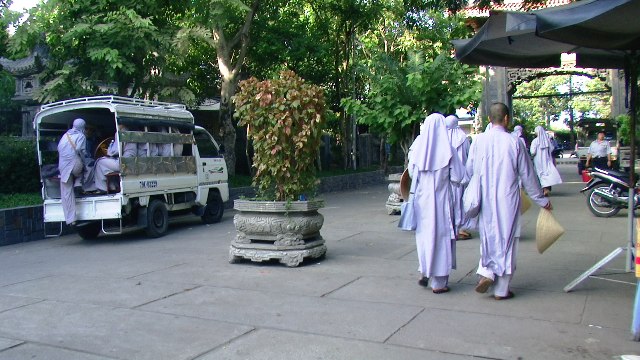 Khánh Hòa: 43 Ni sinh lớp sử Phật giáo Trường TCPH đi thực tế tìm hiểu lịch sử