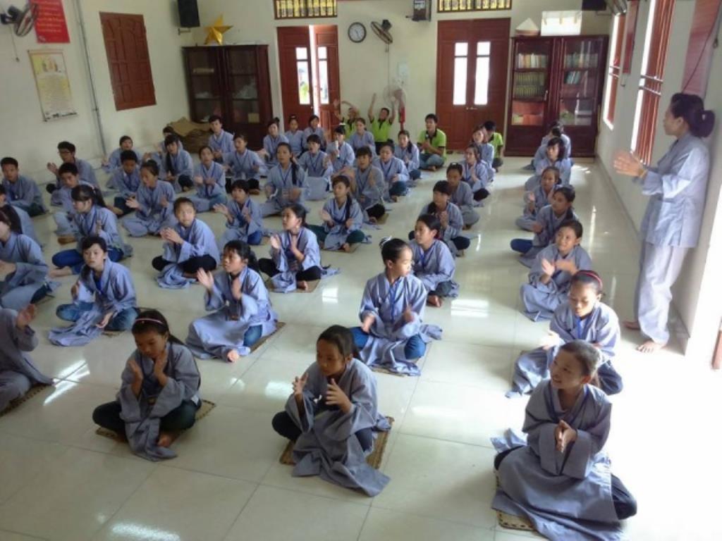 Thái Bình: Gần 100 bạn trẻ về chùa Ứng Linh dự tu một ngày