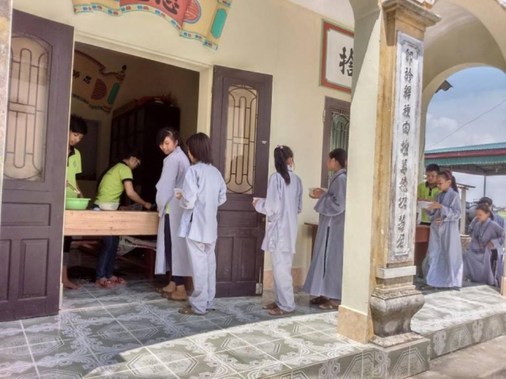 Thái Bình: Gần 100 bạn trẻ về chùa Ứng Linh dự tu một ngày
