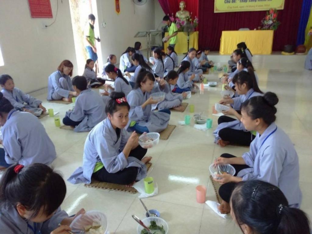 Thái Bình: Gần 100 bạn trẻ về chùa Ứng Linh dự tu một ngày