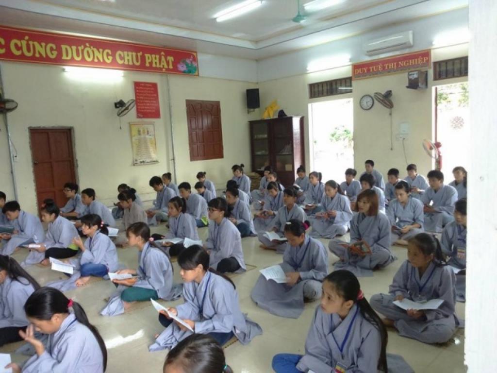 Thái Bình: Gần 100 bạn trẻ về chùa Ứng Linh dự tu một ngày