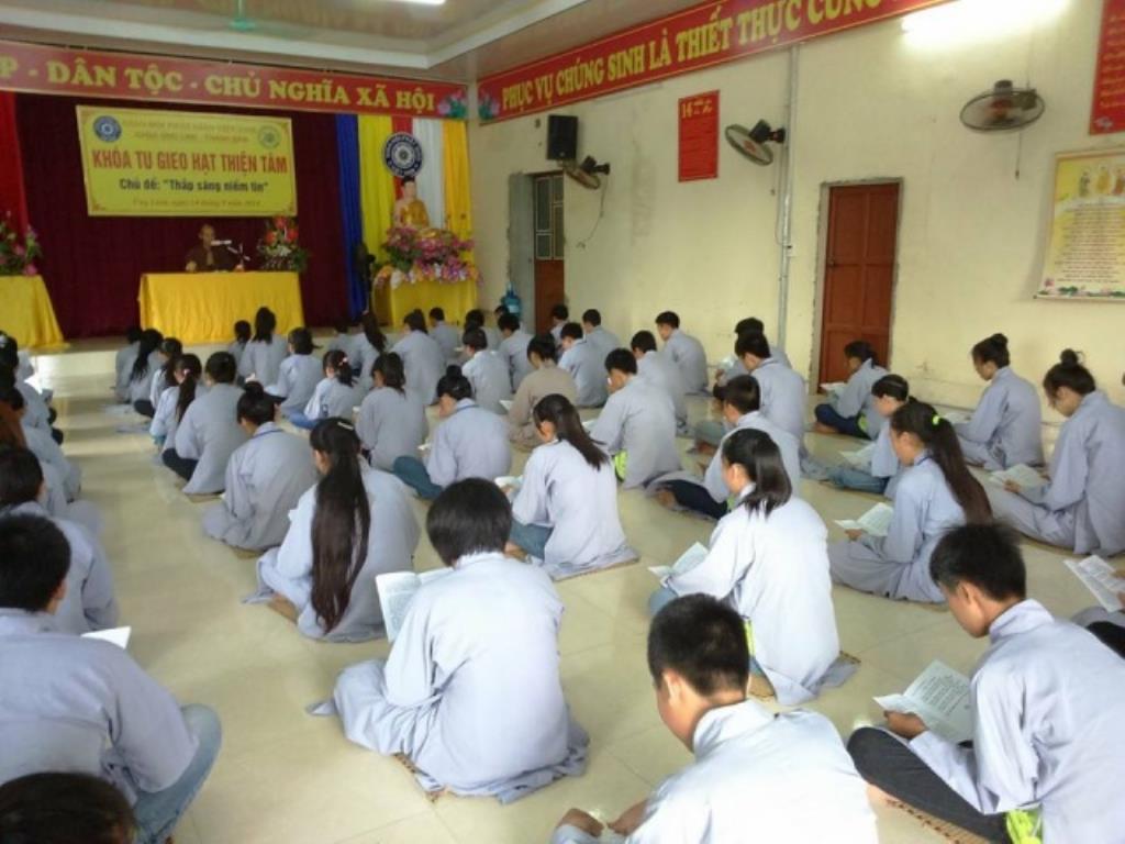 Thái Bình: Gần 100 bạn trẻ về chùa Ứng Linh dự tu một ngày