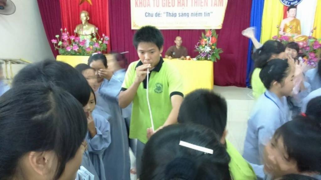 Thái Bình: Gần 100 bạn trẻ về chùa Ứng Linh dự tu một ngày