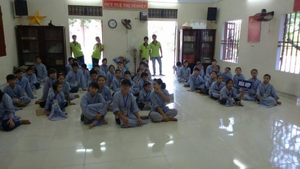 Thái Bình: Gần 100 bạn trẻ về chùa Ứng Linh dự tu một ngày