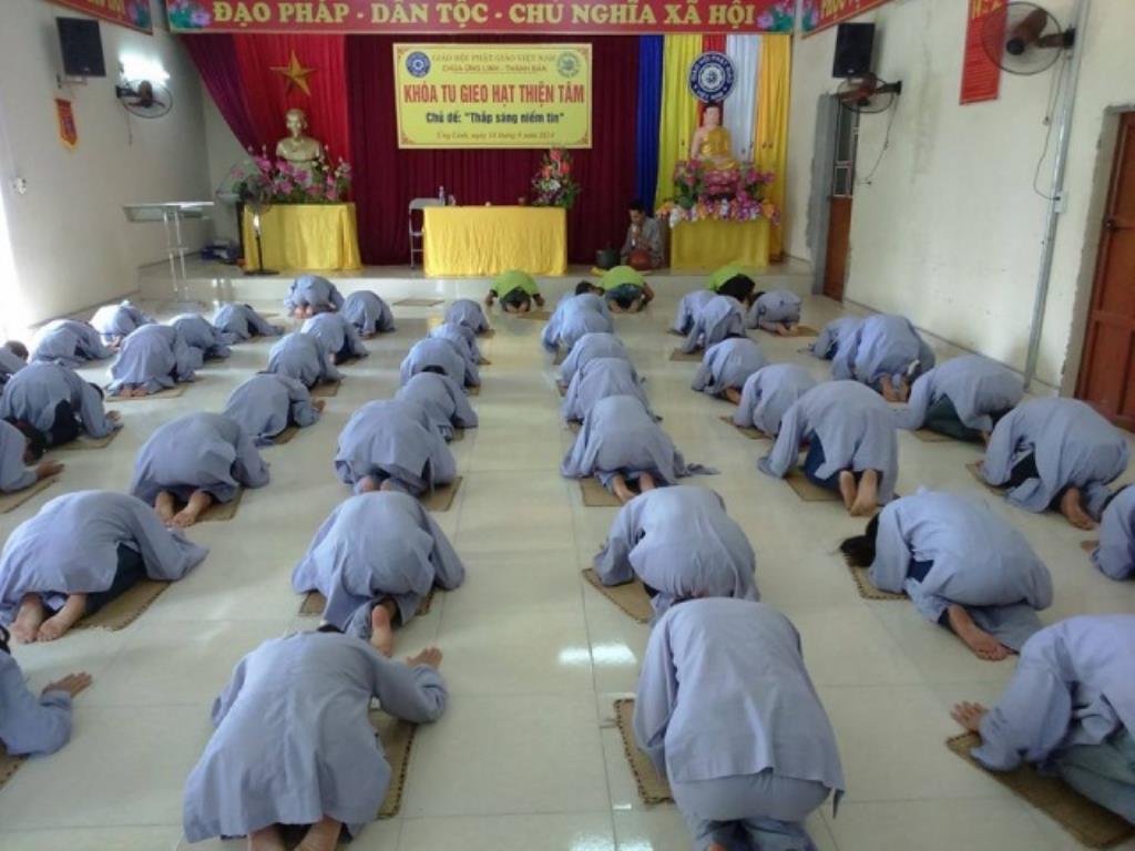 Thái Bình: Gần 100 bạn trẻ về chùa Ứng Linh dự tu một ngày