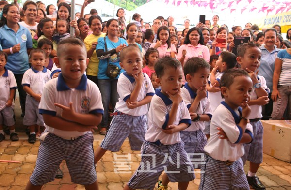 Philippines : Hoa Nở Chốn Đèo Heo - Cái nôi của nền giáo dục