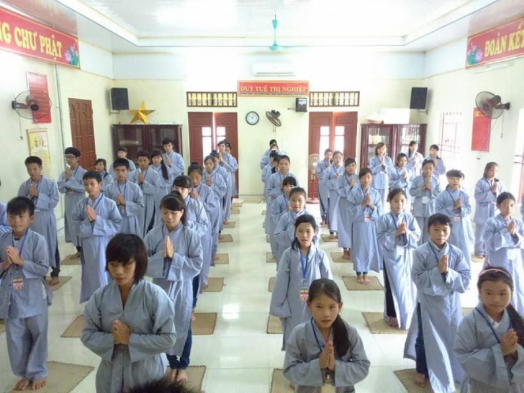 Thái Bình: Gần 100 bạn trẻ về chùa Ứng Linh dự tu một ngày