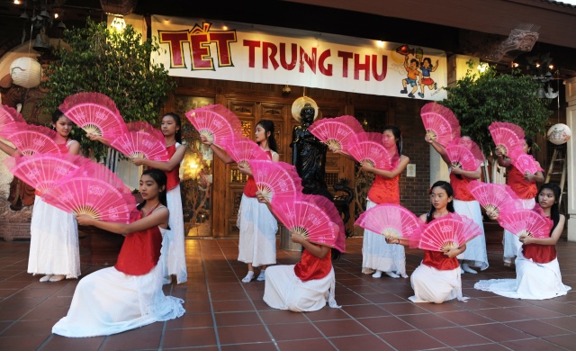 Hoa Kỳ: Vui tết Trung Thu 2014 tại chùa Đức Viên - San Jose
