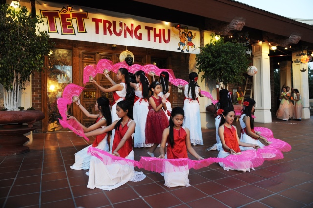 Hoa Kỳ: Vui tết Trung Thu 2014 tại chùa Đức Viên - San Jose