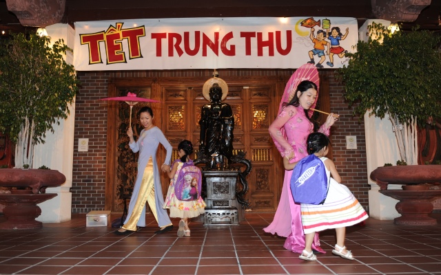 Hoa Kỳ: Vui tết Trung Thu 2014 tại chùa Đức Viên - San Jose