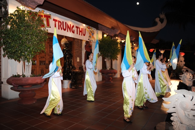 Hoa Kỳ: Vui tết Trung Thu 2014 tại chùa Đức Viên - San Jose