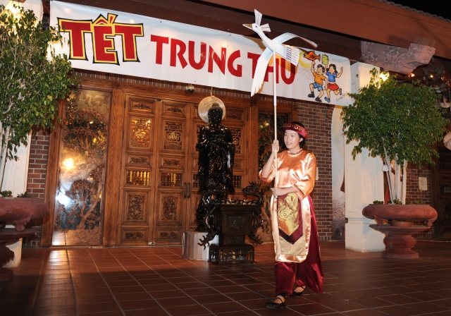 Hoa Kỳ: Vui tết Trung Thu 2014 tại chùa Đức Viên - San Jose