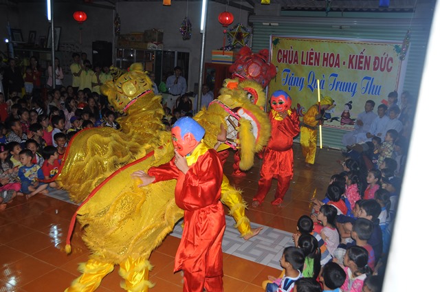 Chùa Liên Hoa - Kiến Đức - Đăk Nông Tổ Chức Trung Thu cho Các Em Thiếu Nhi