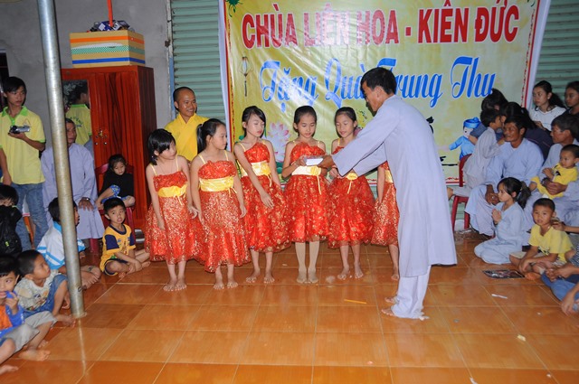 Chùa Liên Hoa - Kiến Đức - Đăk Nông Tổ Chức Trung Thu cho Các Em Thiếu Nhi