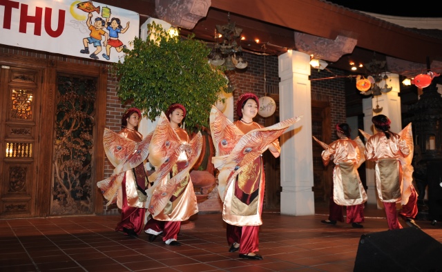 Hoa Kỳ: Vui tết Trung Thu 2014 tại chùa Đức Viên - San Jose