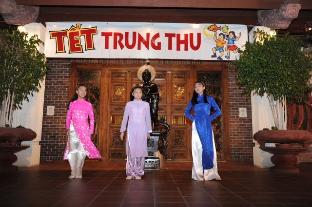 Hoa Kỳ: Vui tết Trung Thu 2014 tại chùa Đức Viên - San Jose