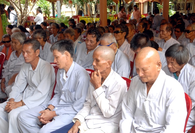 Quỹ từ thiện Đạo Phật Ngày Nay: Giảng pháp và tặng quà cho làng người mù, người tàn tật tại Sóc Trăng, Bạc Liêu