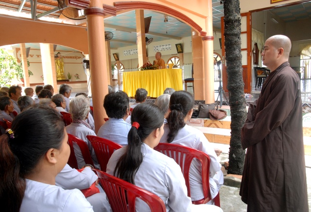 Quỹ từ thiện Đạo Phật Ngày Nay: Giảng pháp và tặng quà cho làng người mù, người tàn tật tại Sóc Trăng, Bạc Liêu