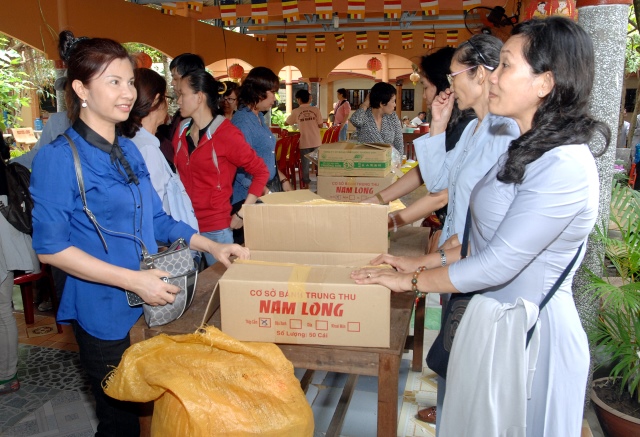 Quỹ từ thiện Đạo Phật Ngày Nay: Giảng pháp và tặng quà cho làng người mù, người tàn tật tại Sóc Trăng, Bạc Liêu
