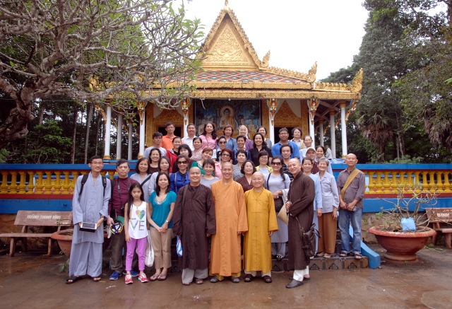 Quỹ từ thiện Đạo Phật Ngày Nay: Giảng pháp và tặng quà cho làng người mù, người tàn tật tại Sóc Trăng, Bạc Liêu