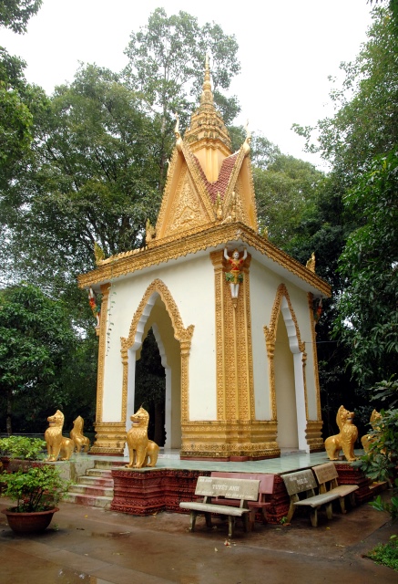 Quỹ từ thiện Đạo Phật Ngày Nay: Giảng pháp và tặng quà cho làng người mù, người tàn tật tại Sóc Trăng, Bạc Liêu