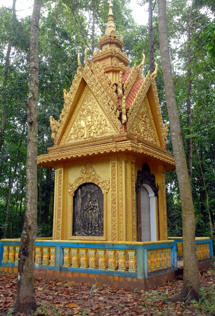 Quỹ từ thiện Đạo Phật Ngày Nay: Giảng pháp và tặng quà cho làng người mù, người tàn tật tại Sóc Trăng, Bạc Liêu