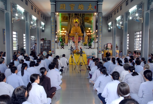 Quỹ từ thiện Đạo Phật Ngày Nay: Giảng pháp và tặng quà cho làng người mù, người tàn tật tại Sóc Trăng, Bạc Liêu