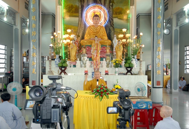 Quỹ từ thiện Đạo Phật Ngày Nay: Giảng pháp và tặng quà cho làng người mù, người tàn tật tại Sóc Trăng, Bạc Liêu