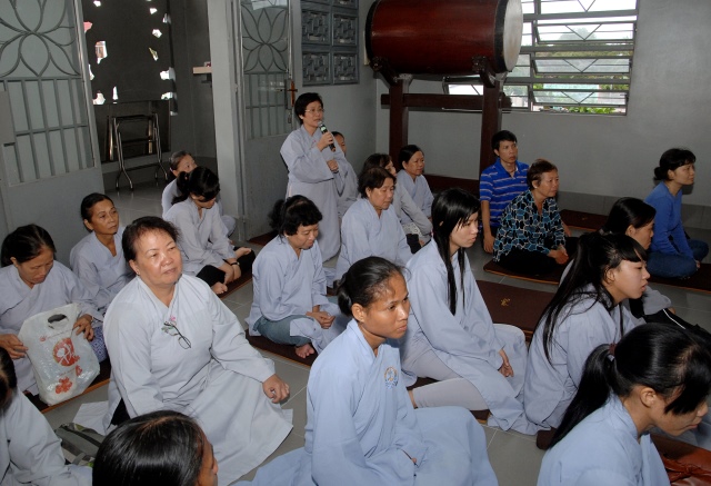 Quỹ từ thiện Đạo Phật Ngày Nay: Giảng pháp và tặng quà cho làng người mù, người tàn tật tại Sóc Trăng, Bạc Liêu