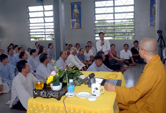 Quỹ từ thiện Đạo Phật Ngày Nay: Giảng pháp và tặng quà cho làng người mù, người tàn tật tại Sóc Trăng, Bạc Liêu