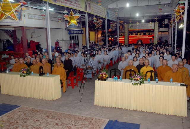 Quỹ từ thiện Đạo Phật Ngày Nay: Giảng pháp và tặng quà cho làng người mù, người tàn tật tại Sóc Trăng, Bạc Liêu