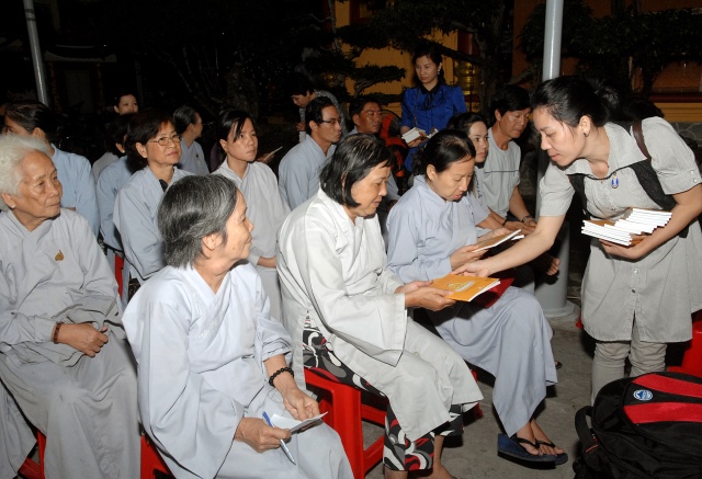 Quỹ từ thiện Đạo Phật Ngày Nay: Giảng pháp và tặng quà cho làng người mù, người tàn tật tại Sóc Trăng, Bạc Liêu