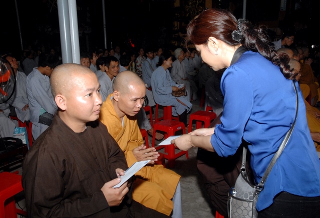 Quỹ từ thiện Đạo Phật Ngày Nay: Giảng pháp và tặng quà cho làng người mù, người tàn tật tại Sóc Trăng, Bạc Liêu