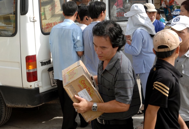 Quỹ từ thiện Đạo Phật Ngày Nay: Giảng pháp và tặng quà cho làng người mù, người tàn tật tại Sóc Trăng, Bạc Liêu