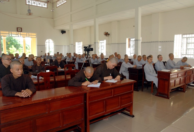 Quỹ từ thiện Đạo Phật Ngày Nay: Giảng pháp và tặng quà cho làng người mù, người tàn tật tại Sóc Trăng, Bạc Liêu