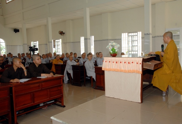 Quỹ từ thiện Đạo Phật Ngày Nay: Giảng pháp và tặng quà cho làng người mù, người tàn tật tại Sóc Trăng, Bạc Liêu