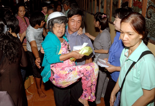 Quỹ từ thiện Đạo Phật Ngày Nay: Giảng pháp và tặng quà cho làng người mù, người tàn tật tại Sóc Trăng, Bạc Liêu